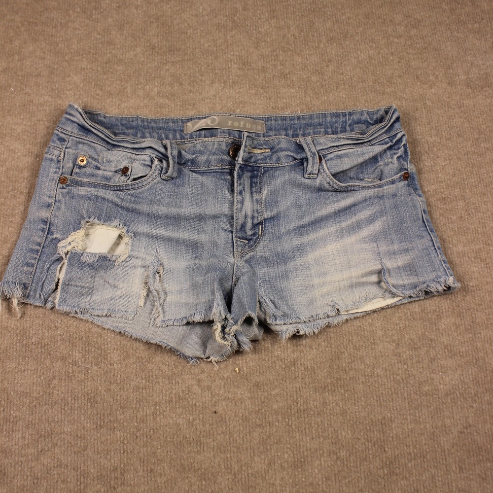 Refuge Distressed Denim Shorts Light Wash Raw Hem Size 9 TZ-8038CR